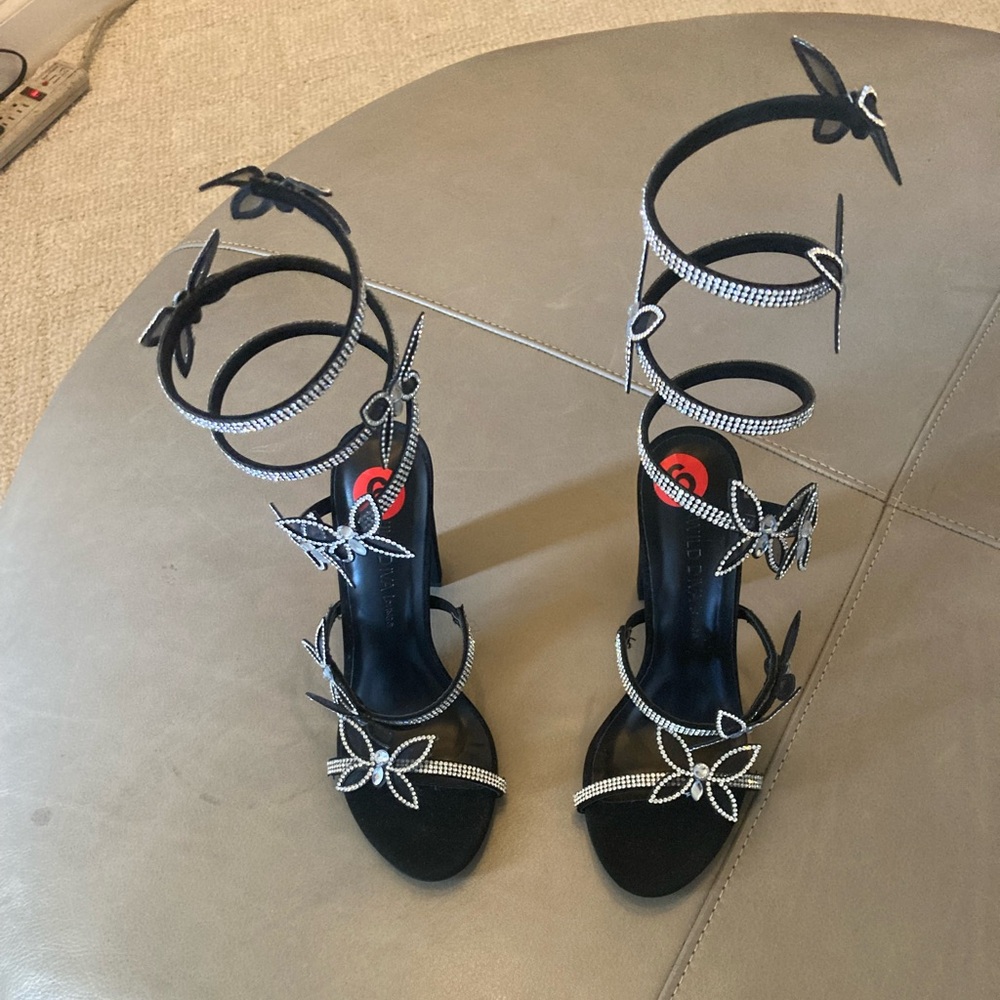Wild Diva Black Heels Elegant Design